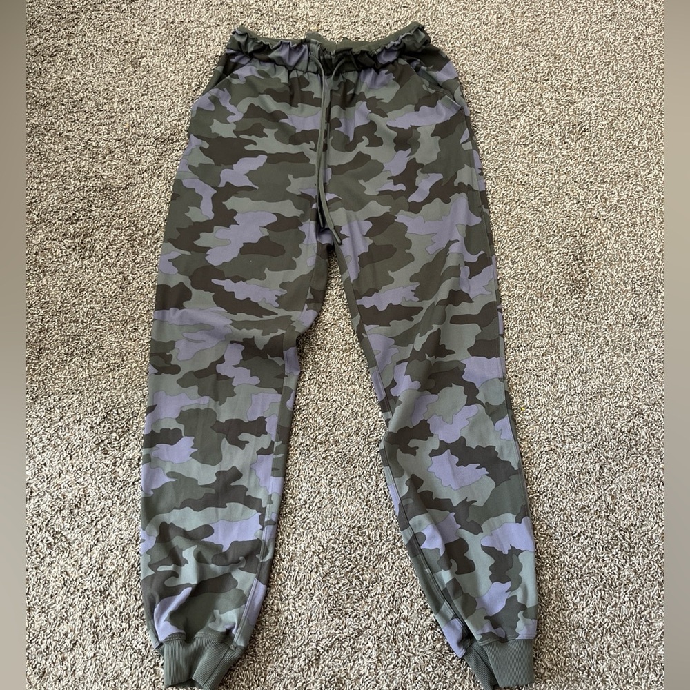 Lululemon camo pants - Picture 8 of 9